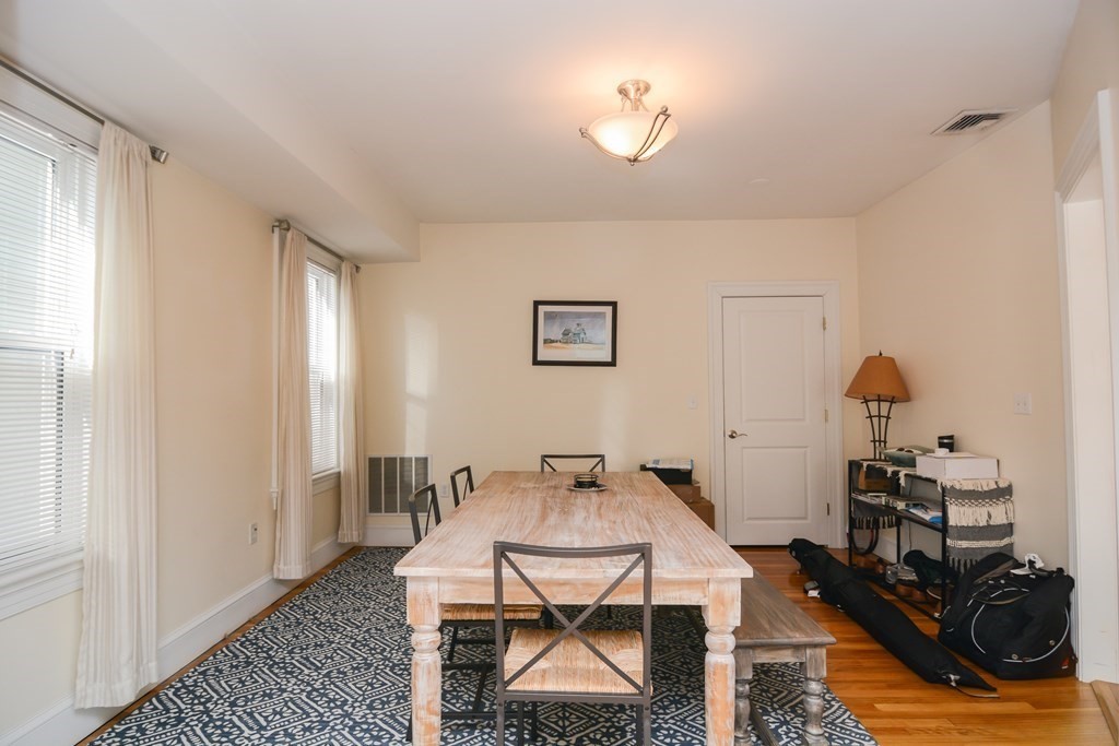 2 bed, 1.5 bath apartment for rent at 17 Athens St Unit 3, Riverside — photo 3 of 21