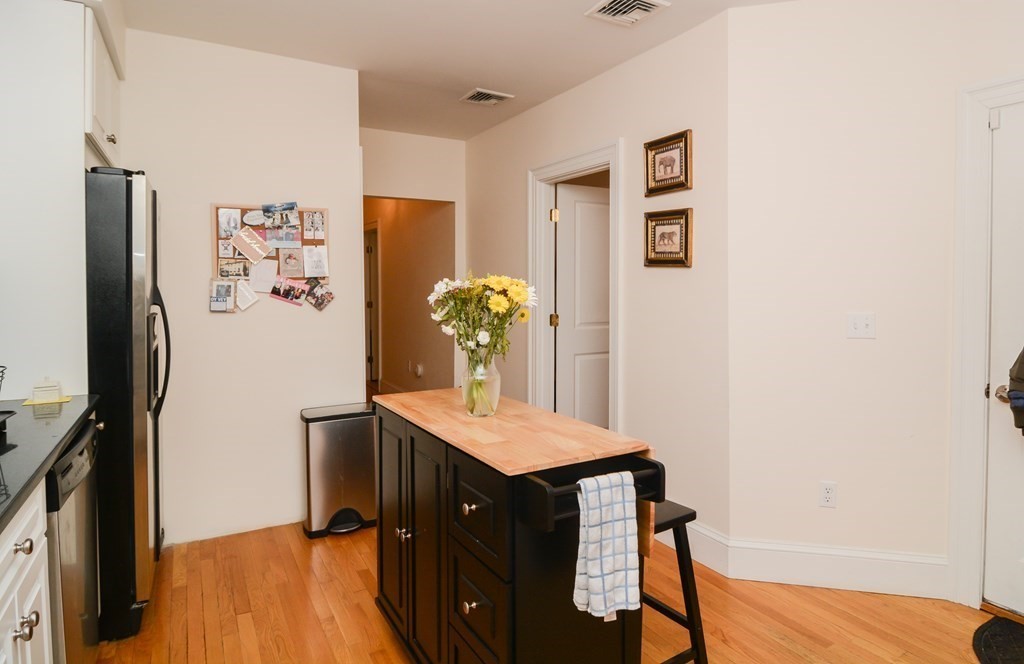 2 bed, 1.5 bath apartment for rent at 17 Athens St Unit 3, Riverside — photo 15 of 21