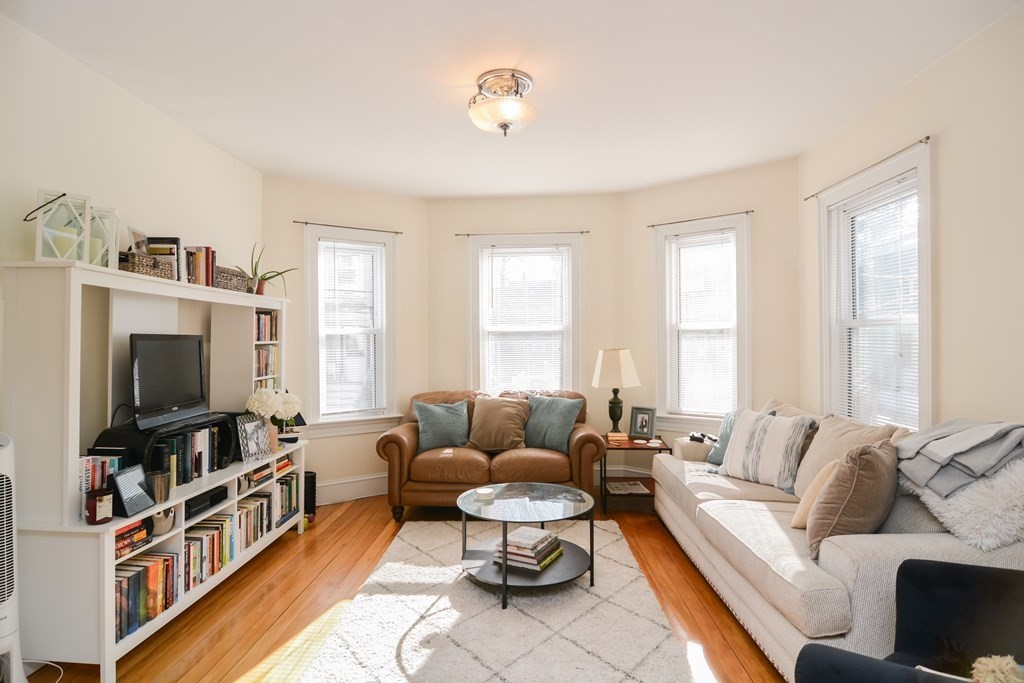 2 bed, 1.5 bath apartment for rent at 17 Athens St Unit 3, Riverside — photo 1 of 21