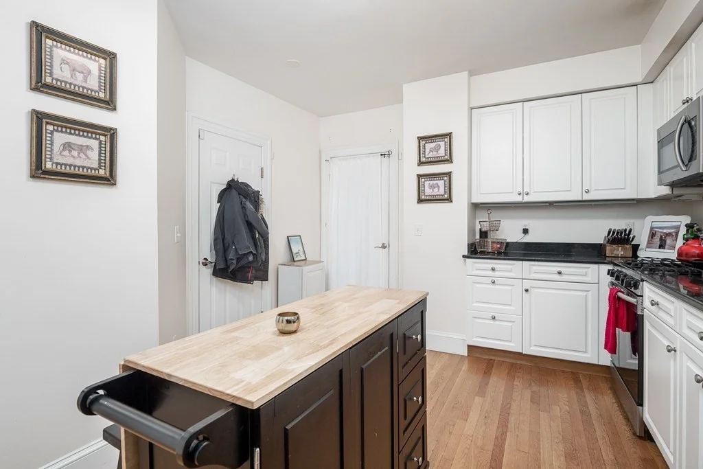 2 bed, 1 bath apartment for rent at 17 Athens Unit 1, Riverside — photo 8 of 25
