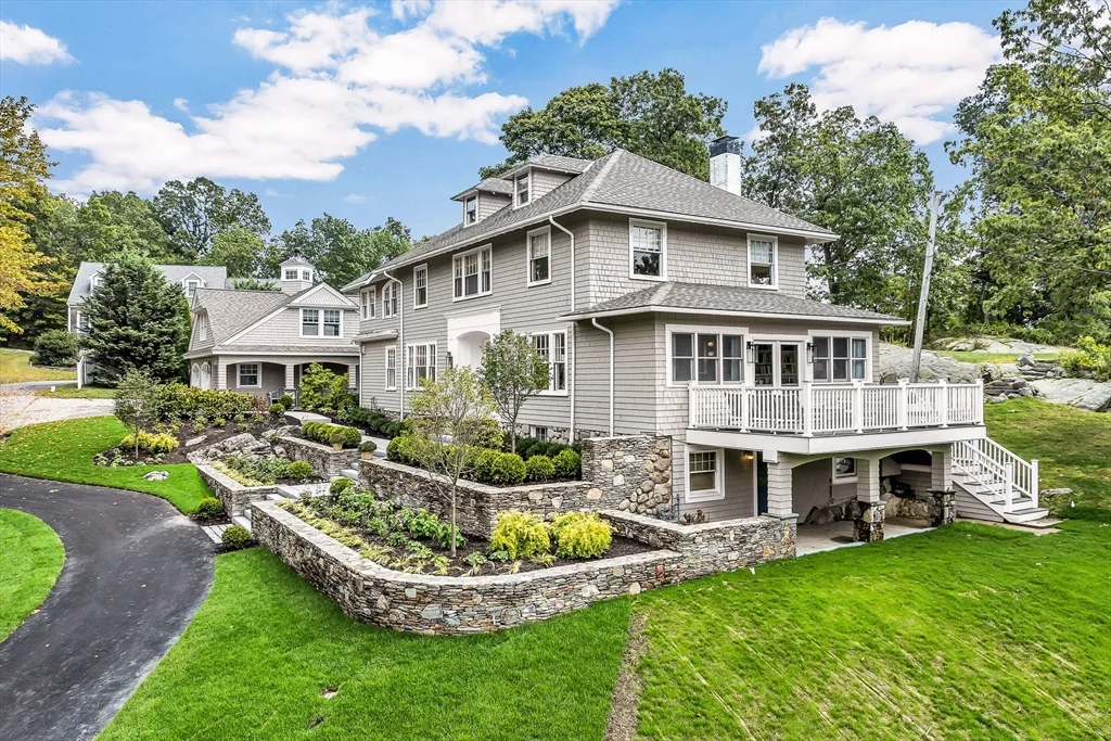 5 bed, 3 bath apartment for rent at 17 Atlantic Ave, Cohasset — photo 2 of 21