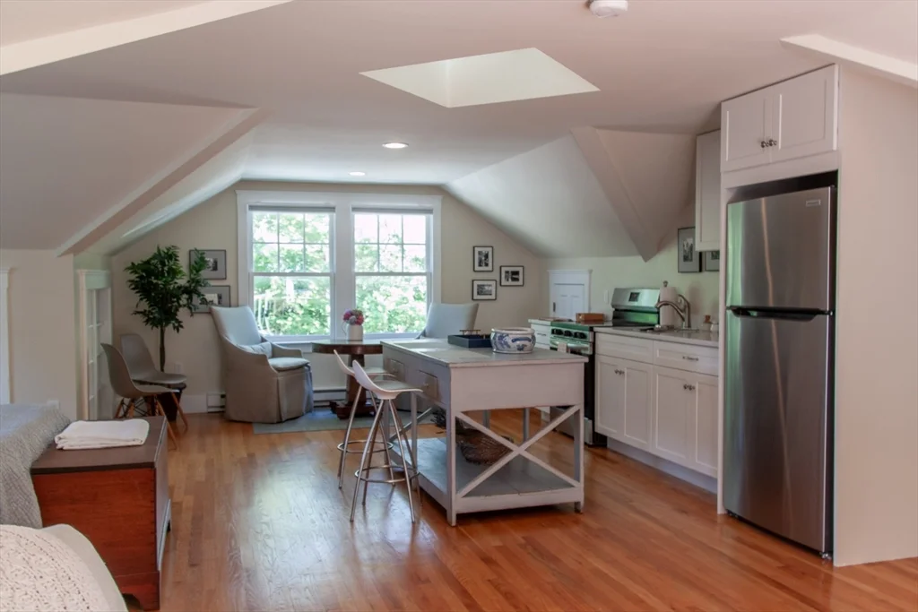 1 bed, 1 bath apartment for rent at 17 Atlantic Ave Unit 1, Cohasset — photo 8 of 12