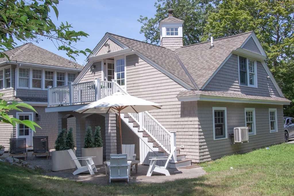 1 bed, 1 bath apartment for rent at 17 Atlantic Ave Unit 1, Cohasset — photo 1 of 12