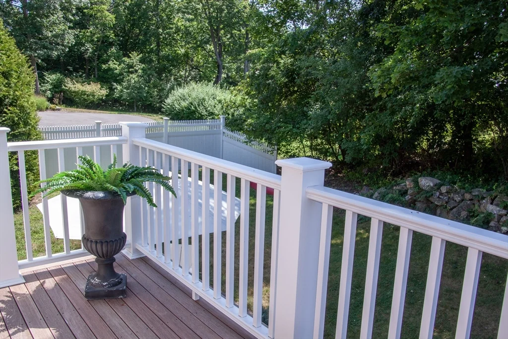 1 bed, 1 bath apartment for rent at 17 Atlantic Ave Unit 1, Cohasset — photo 3 of 12