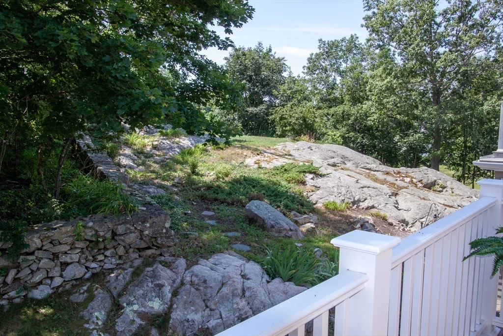 1 bed, 1 bath apartment for rent at 17 Atlantic Ave Unit 1, Cohasset — photo 2 of 12