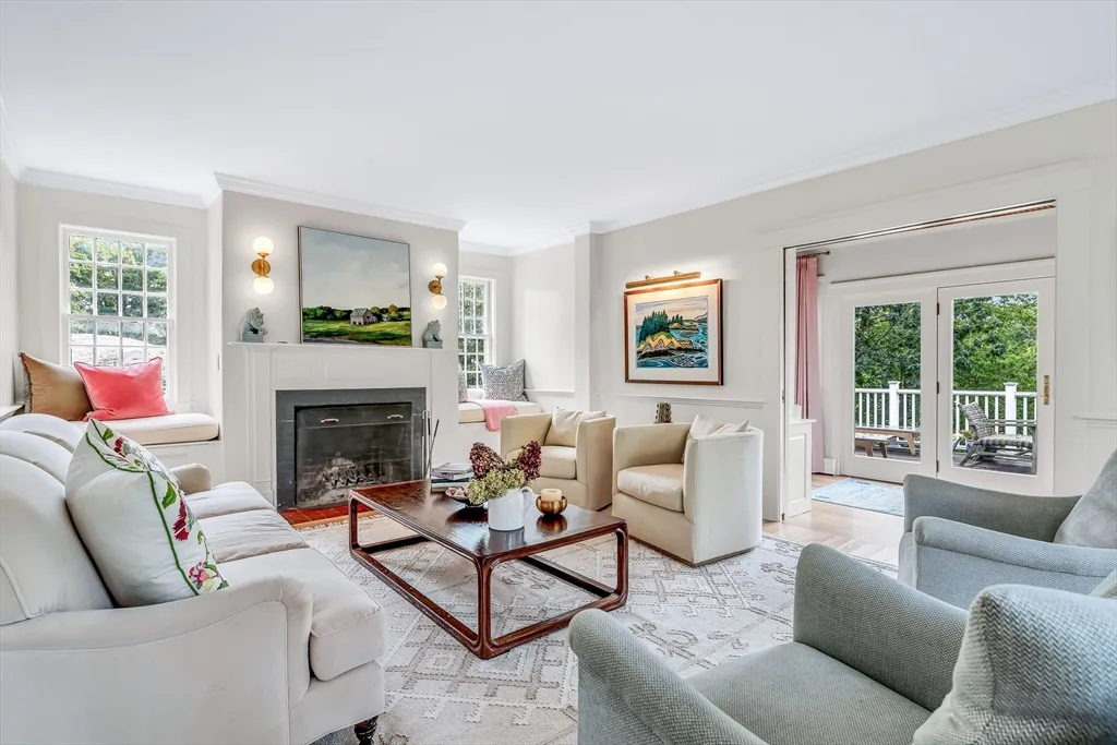 5 bed, 3 bath apartment for rent at 17 Atlantic Ave Unit Main House, Cohasset — photo 10 of 22