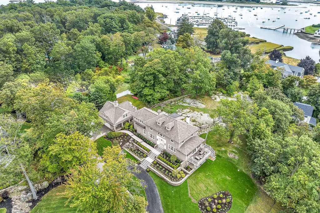 5 bed, 3 bath apartment for rent at 17 Atlantic Ave Unit Main House, Cohasset — photo 1 of 22