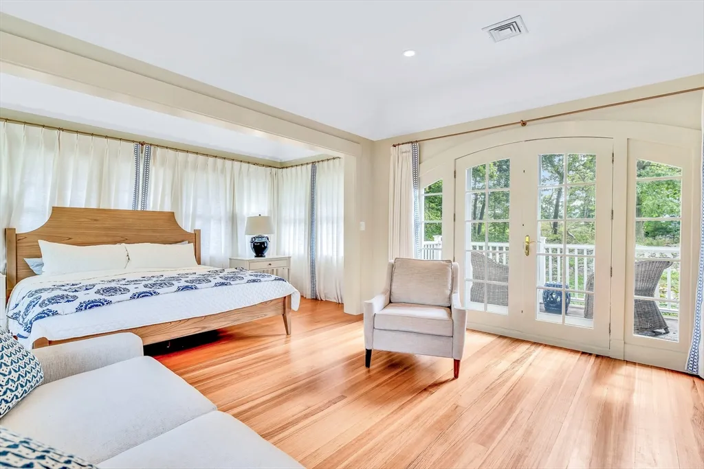 5 bed, 3 bath apartment for rent at 17 Atlantic Ave Unit Main House, Cohasset — photo 15 of 22