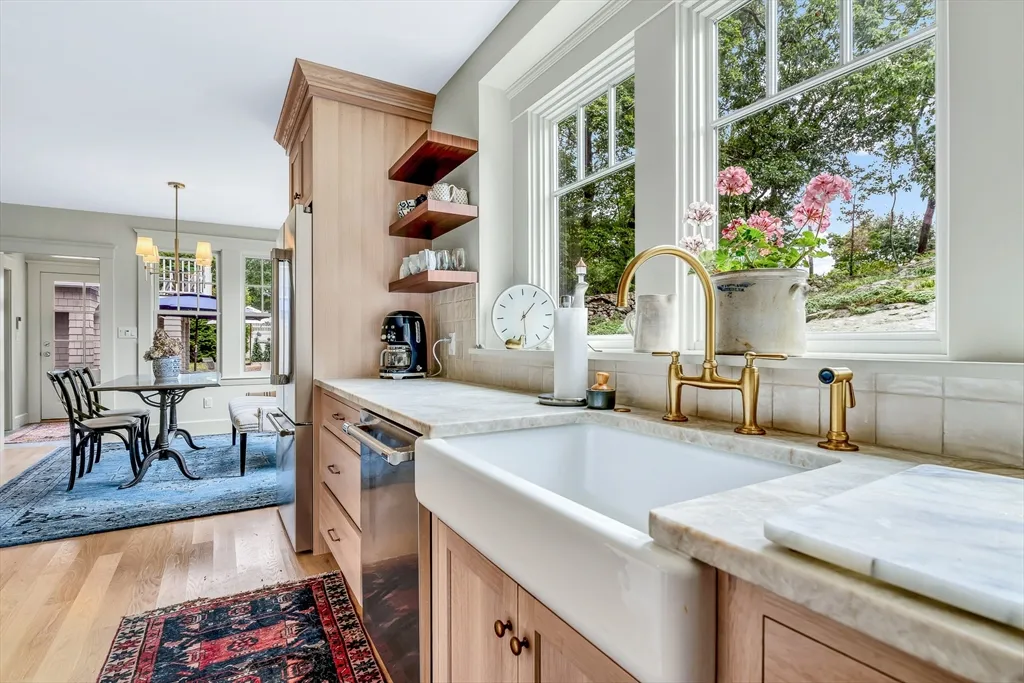 5 bed, 3 bath apartment for rent at 17 Atlantic Ave Unit Main House, Cohasset — photo 4 of 22