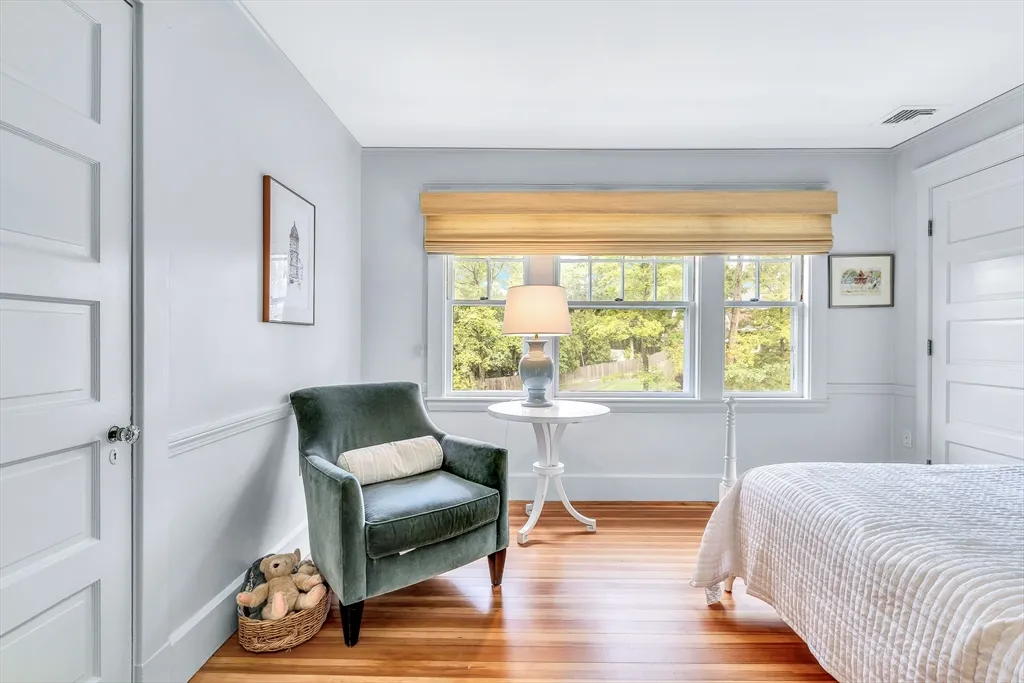 5 bed, 3 bath apartment for rent at 17 Atlantic Ave Unit Main House, Cohasset — photo 17 of 22