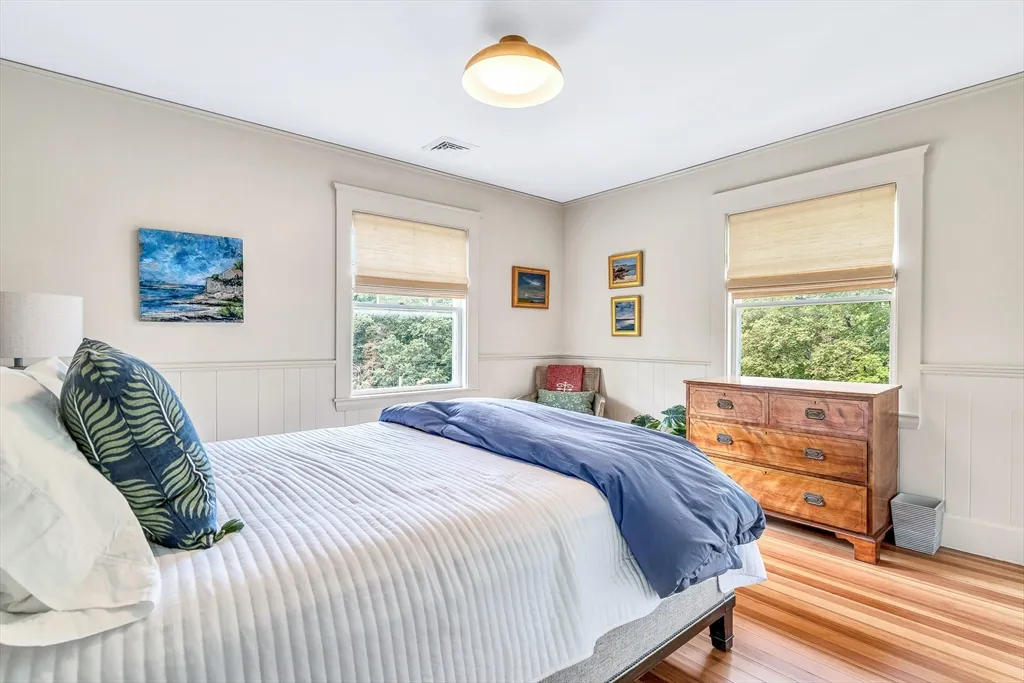 5 bed, 3 bath apartment for rent at 17 Atlantic Ave Unit Main House, Cohasset — photo 16 of 22