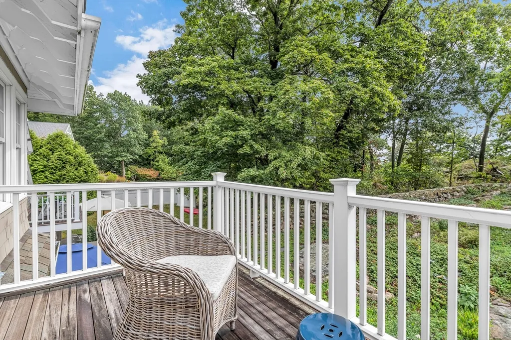 5 bed, 3 bath apartment for rent at 17 Atlantic Ave Unit Main House, Cohasset — photo 20 of 22
