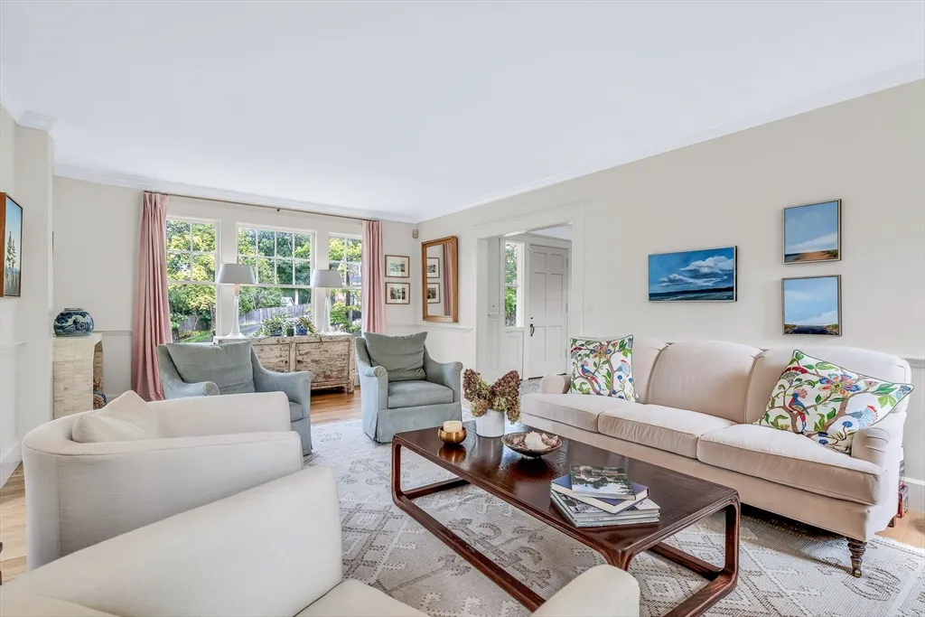 5 bed, 3 bath apartment for rent at 17 Atlantic Ave Unit Main House, Cohasset — photo 11 of 22