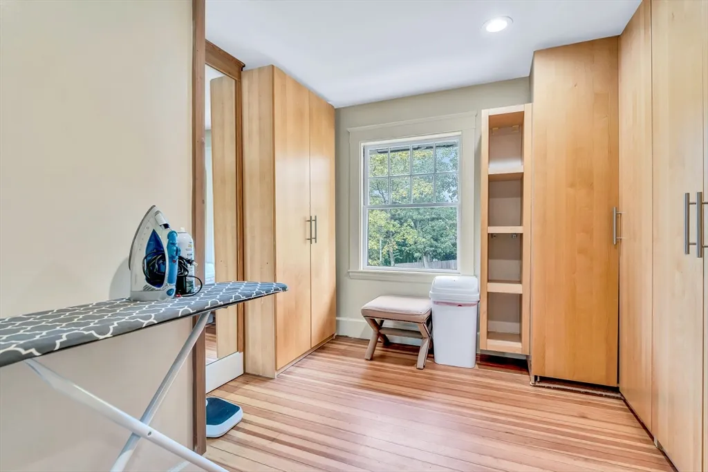 5 bed, 3 bath apartment for rent at 17 Atlantic Ave Unit Main House, Cohasset — photo 19 of 22