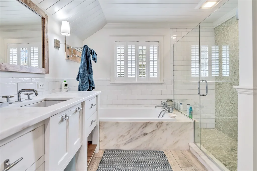5 bed, 3 bath apartment for rent at 17 Atlantic Ave Unit Main House, Cohasset — photo 18 of 22