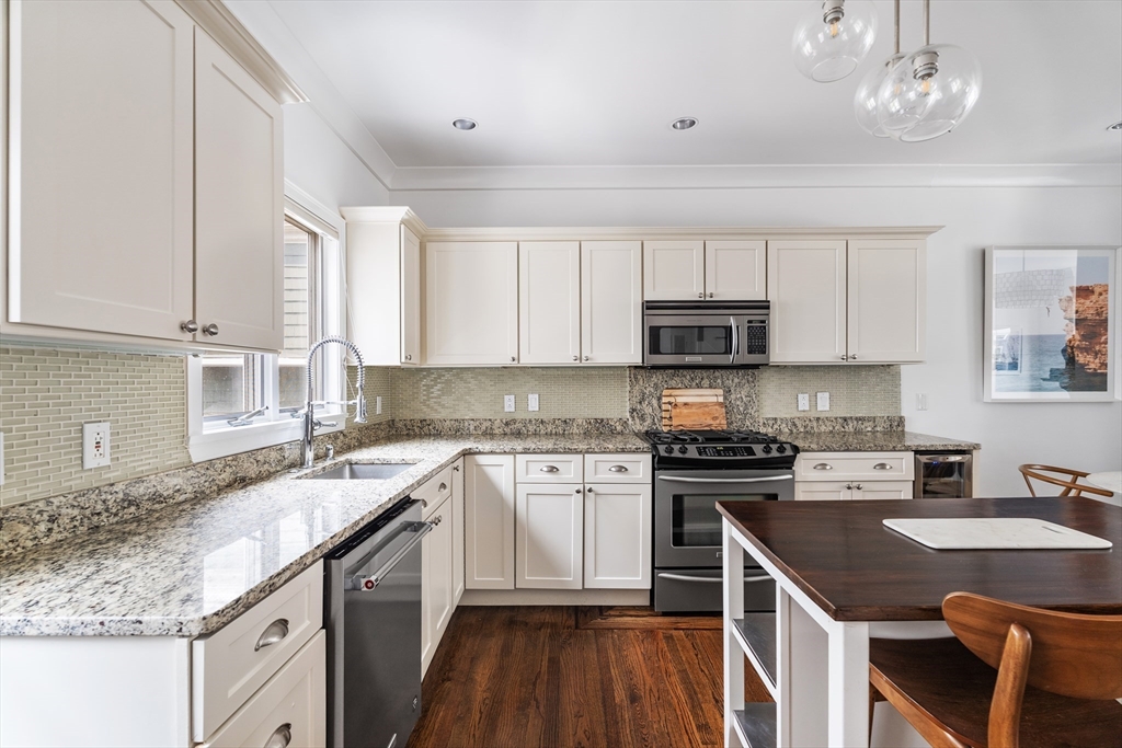 3 bed, 2 bath apartment for rent at 17 Atlantic St, South Boston — photo 4 of 19