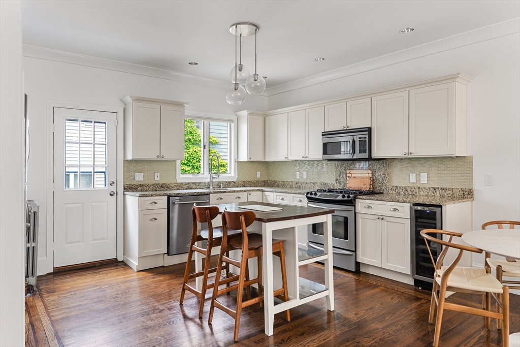 3 bed, 2 bath apartment for rent at 17 Atlantic St, South Boston — photo 3 of 19