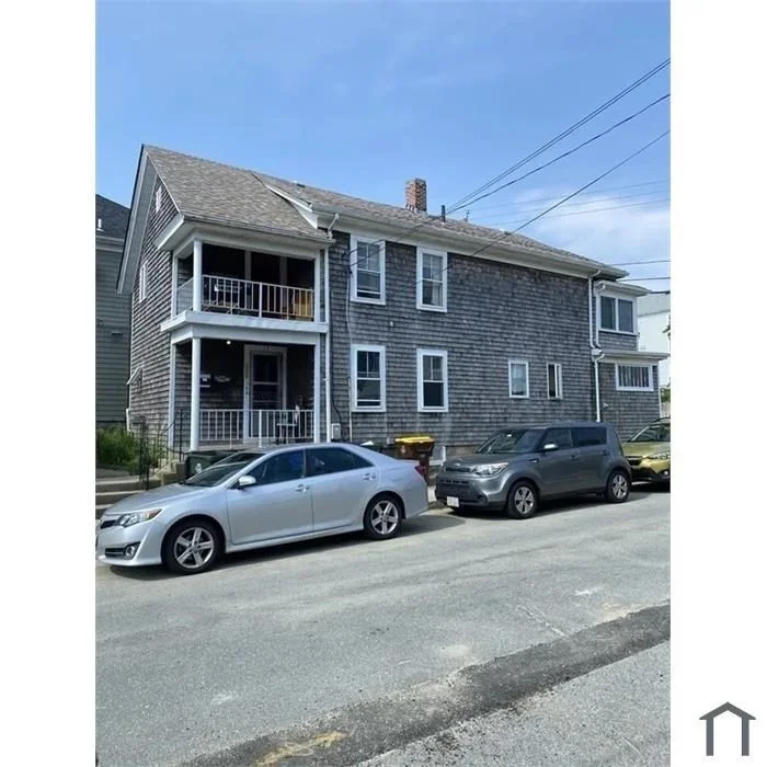 2 bed, 1 bath apartment for rent at 17 Bardsley St Unit 2, Fall River — photo 1 of 10