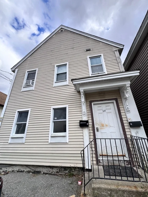 5 bed, 1 bath apartment for rent at 17 Bassett St Unit A, Lowell — photo 1 of 20