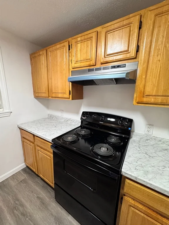 5 bed, 1 bath apartment for rent at 17 Bassett St Unit A, Lowell — photo 16 of 20