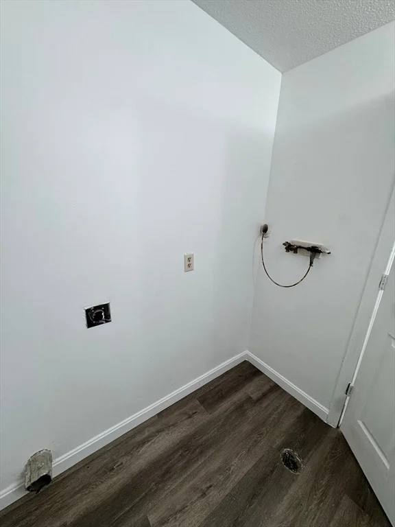 5 bed, 1 bath apartment for rent at 17 Bassett St Unit A, Lowell — photo 13 of 20