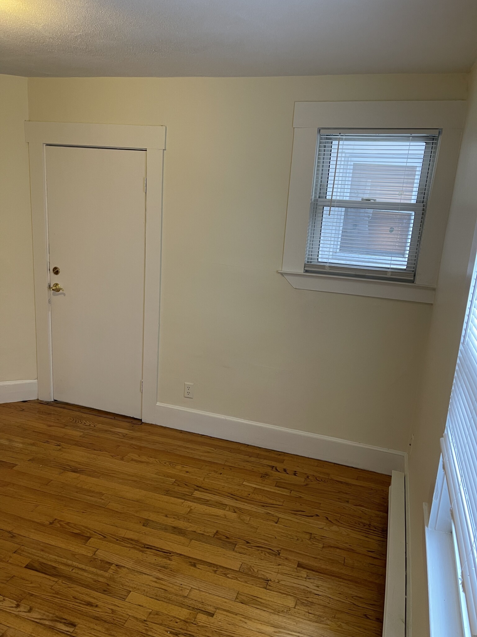 2 bed, 1 bath apartment for rent at 17 Bay St Unit 1L, Riverside — photo 10 of 20