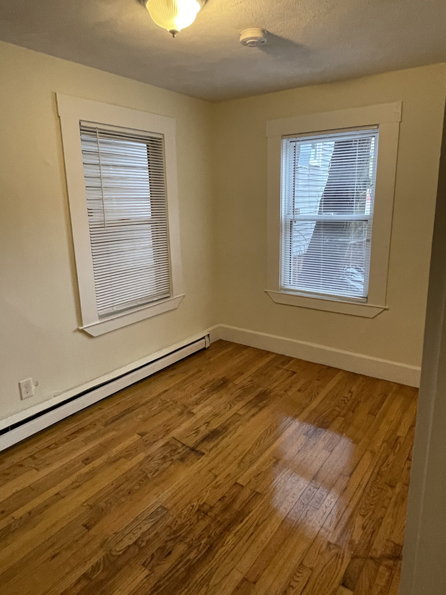 2 bed, 1 bath apartment for rent at 17 Bay St Unit 1L, Riverside — photo 13 of 20