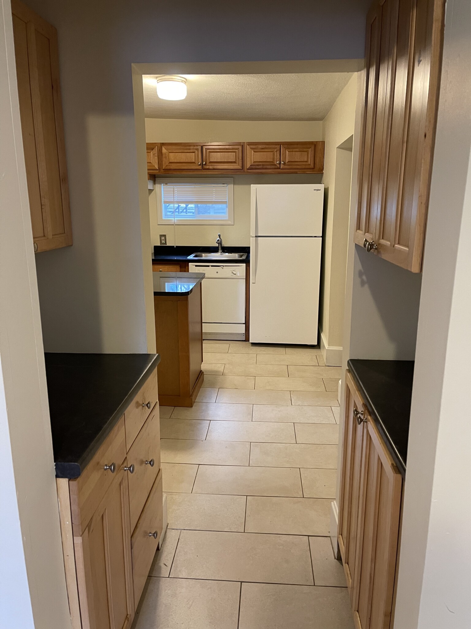 2 bed, 1 bath apartment for rent at 17 Bay St Unit 1L, Riverside — photo 7 of 20