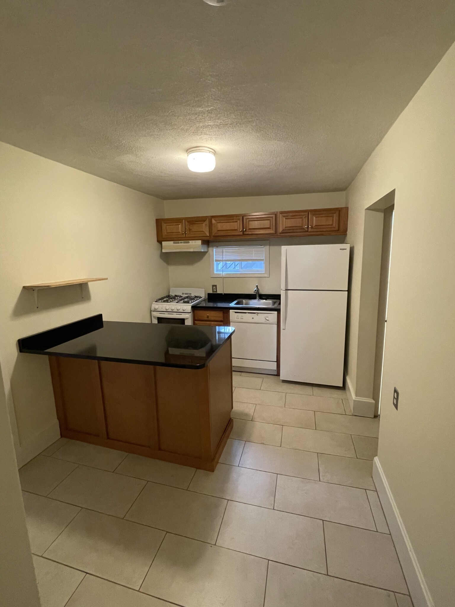 2 bed, 1 bath apartment for rent at 17 Bay St Unit 1L, Riverside