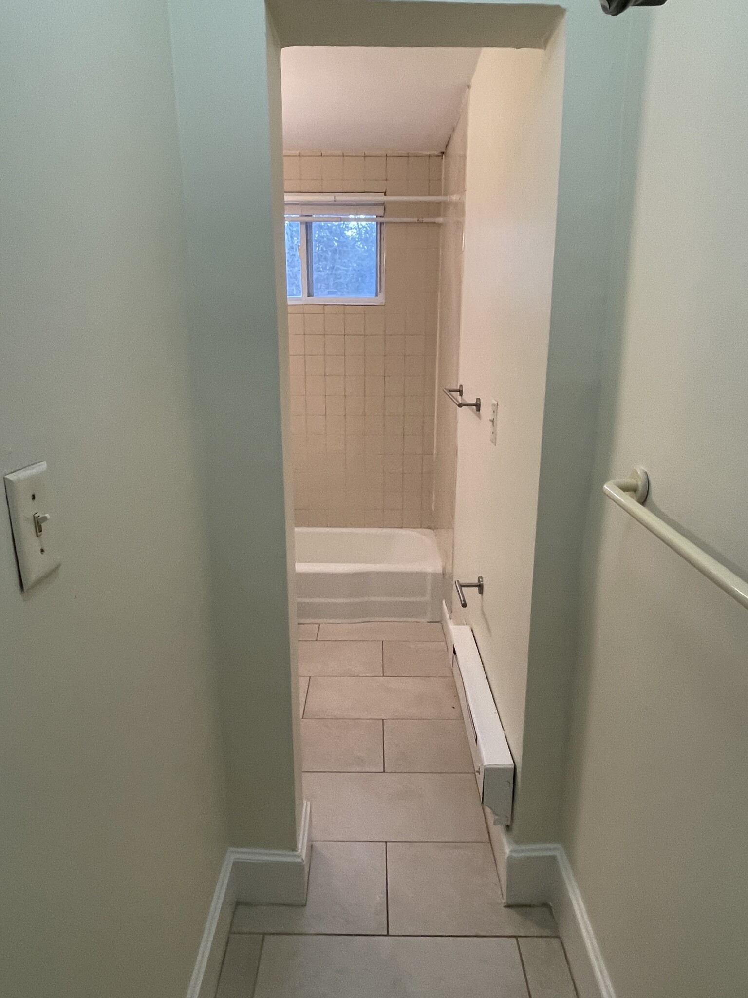 2 bed, 1 bath apartment for rent at 17 Bay St Unit 1L, Riverside — photo 20 of 20