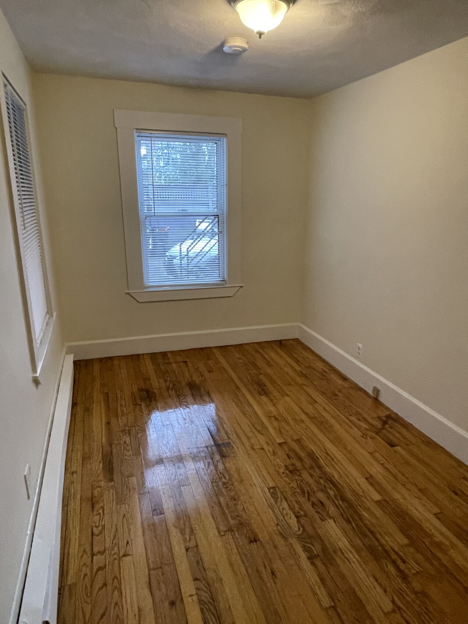 2 bed, 1 bath apartment for rent at 17 Bay St Unit 1L, Riverside — photo 14 of 20