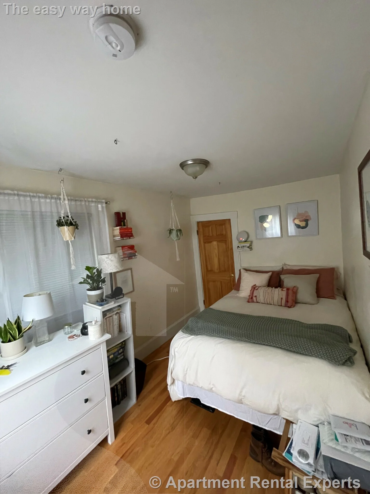 2 bed, 1 bath apartment for rent at 17 Bay St Unit 1R, Riverside — photo 8 of 9