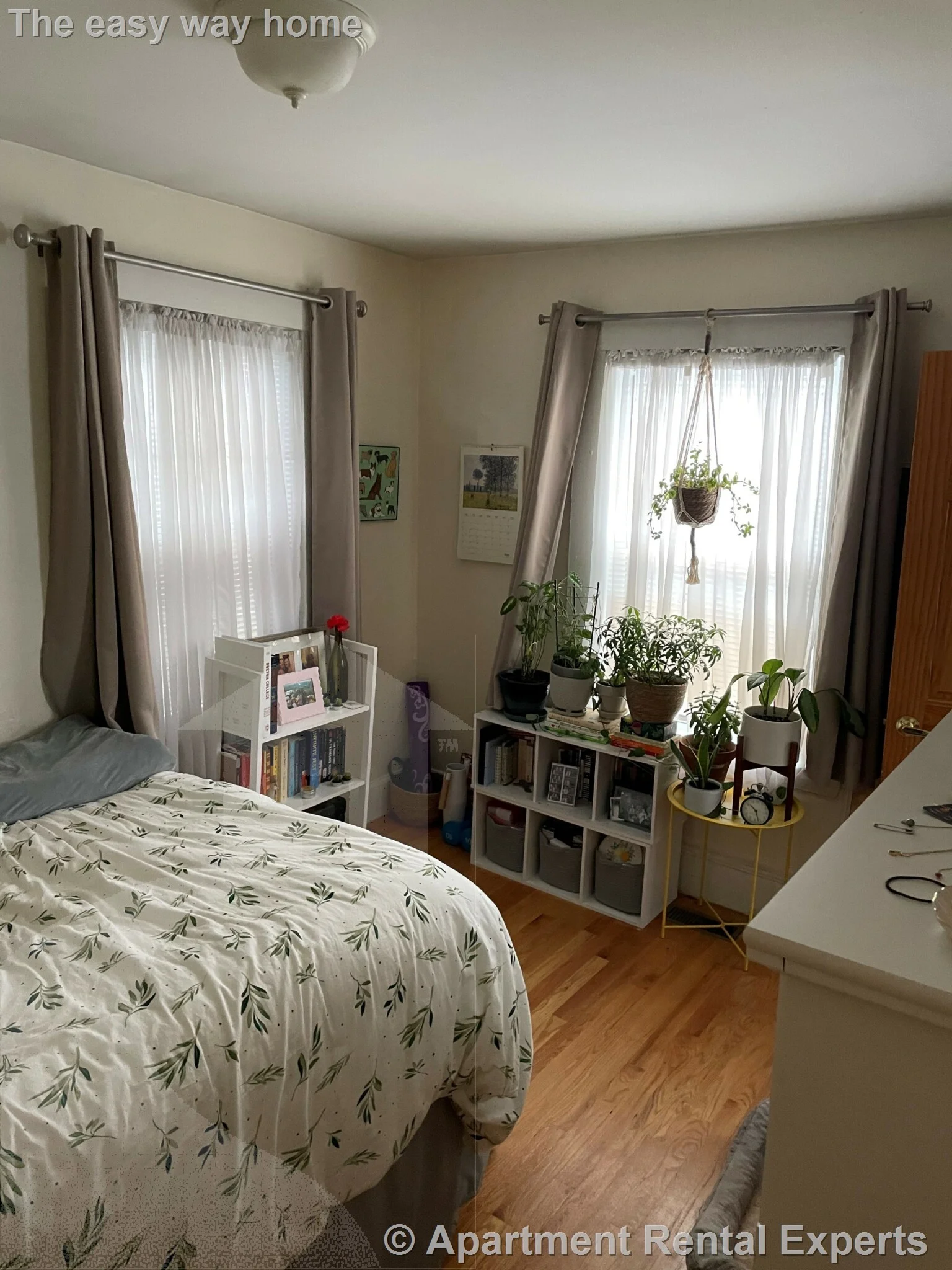 2 bed, 1 bath apartment for rent at 17 Bay St Unit 1R, Riverside — photo 3 of 9