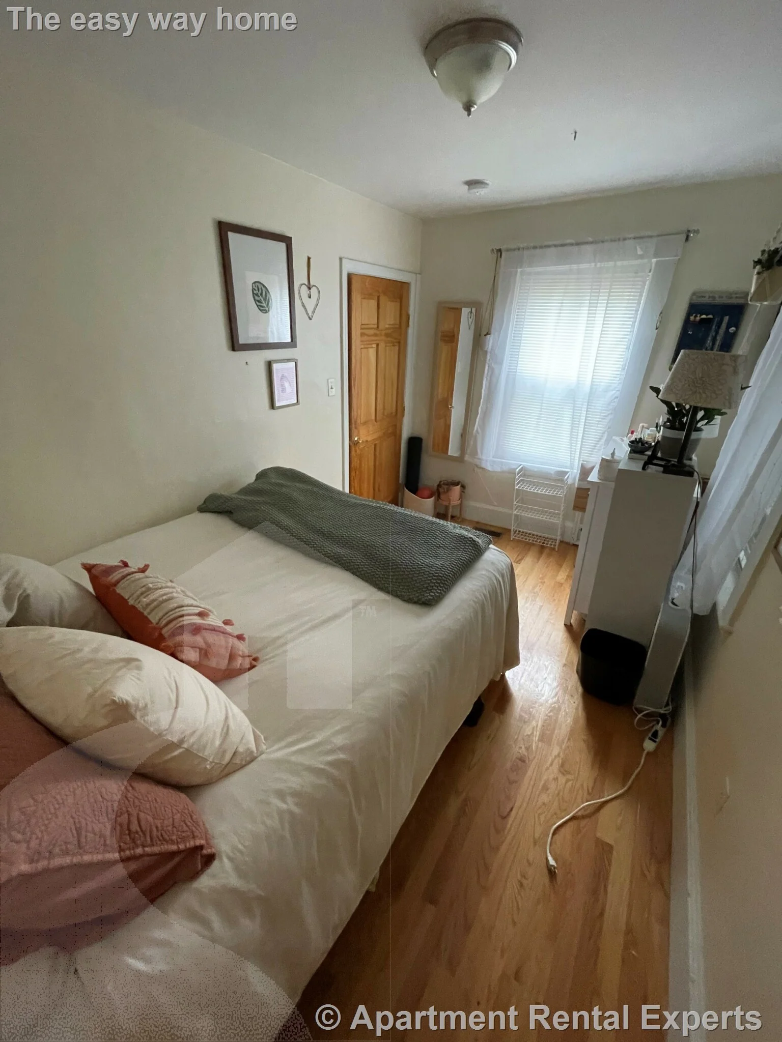 2 bed, 1 bath apartment for rent at 17 Bay St Unit 1R, Riverside — photo 6 of 9