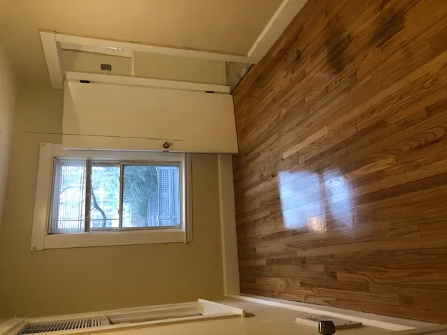 2 bed, 1 bath apartment for rent at 17 Bay St Unit 2L, Riverside — photo 6 of 8