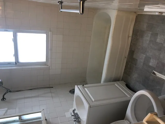 2 bed, 1 bath apartment for rent at 17 Bay St Unit 2L, Riverside — photo 8 of 8