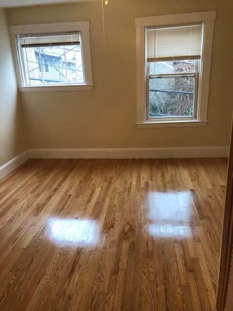 2 bed, 1 bath apartment for rent at 17 Bay St Unit 2L, Riverside — photo 4 of 16