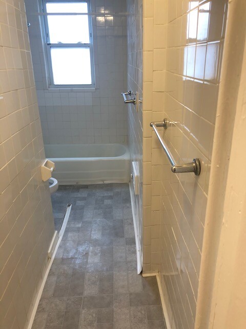 2 bed, 1 bath apartment for rent at 17 Bay St Unit 2L, Riverside — photo 7 of 16