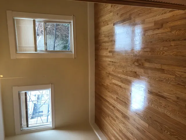 2 bed, 1 bath apartment for rent at 17 Bay St Unit 2L, Riverside — photo 2 of 8