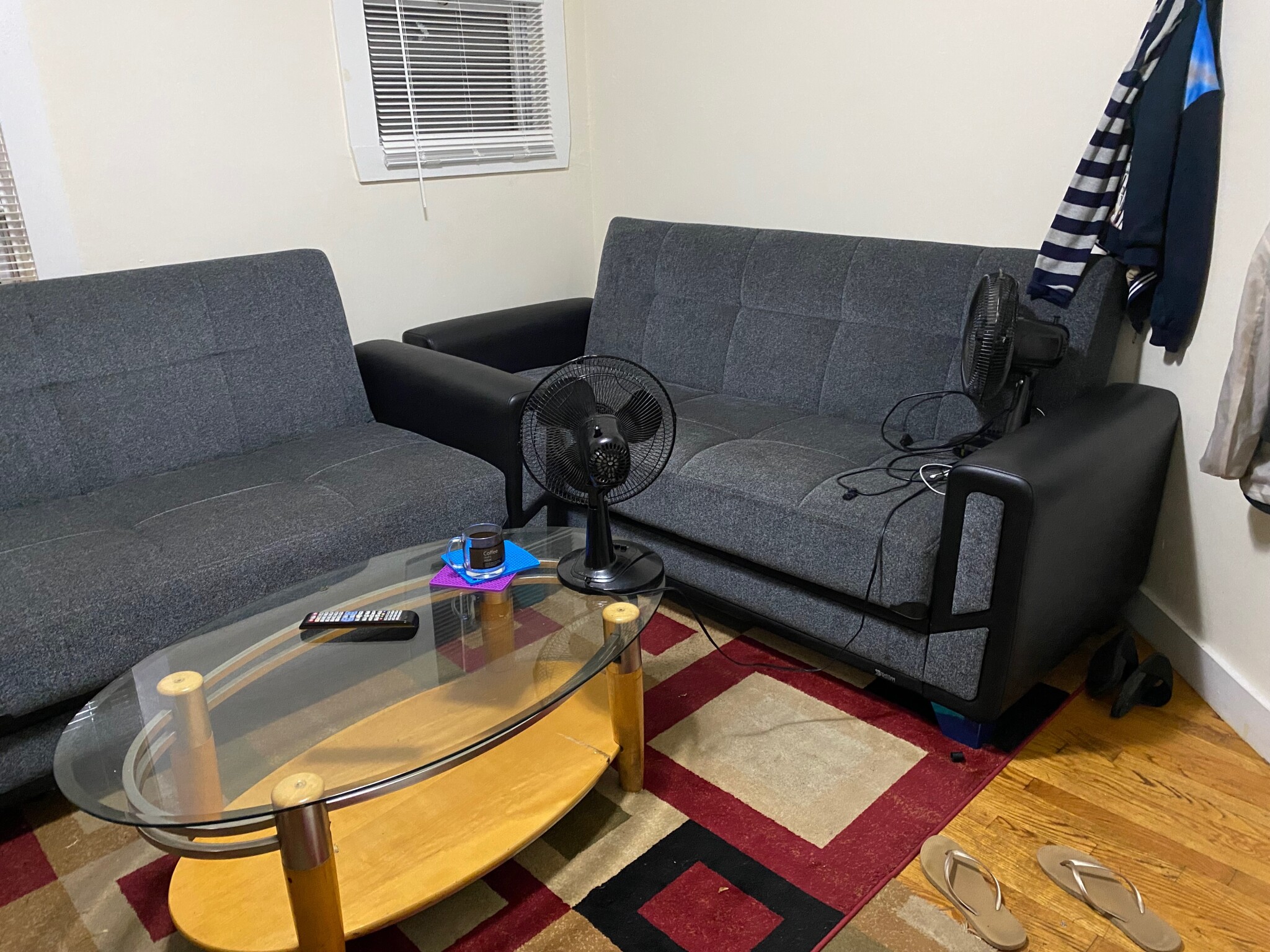 2 bed, 1 bath apartment for rent at 17 Bay St Unit 2R, Riverside — photo 3 of 8
