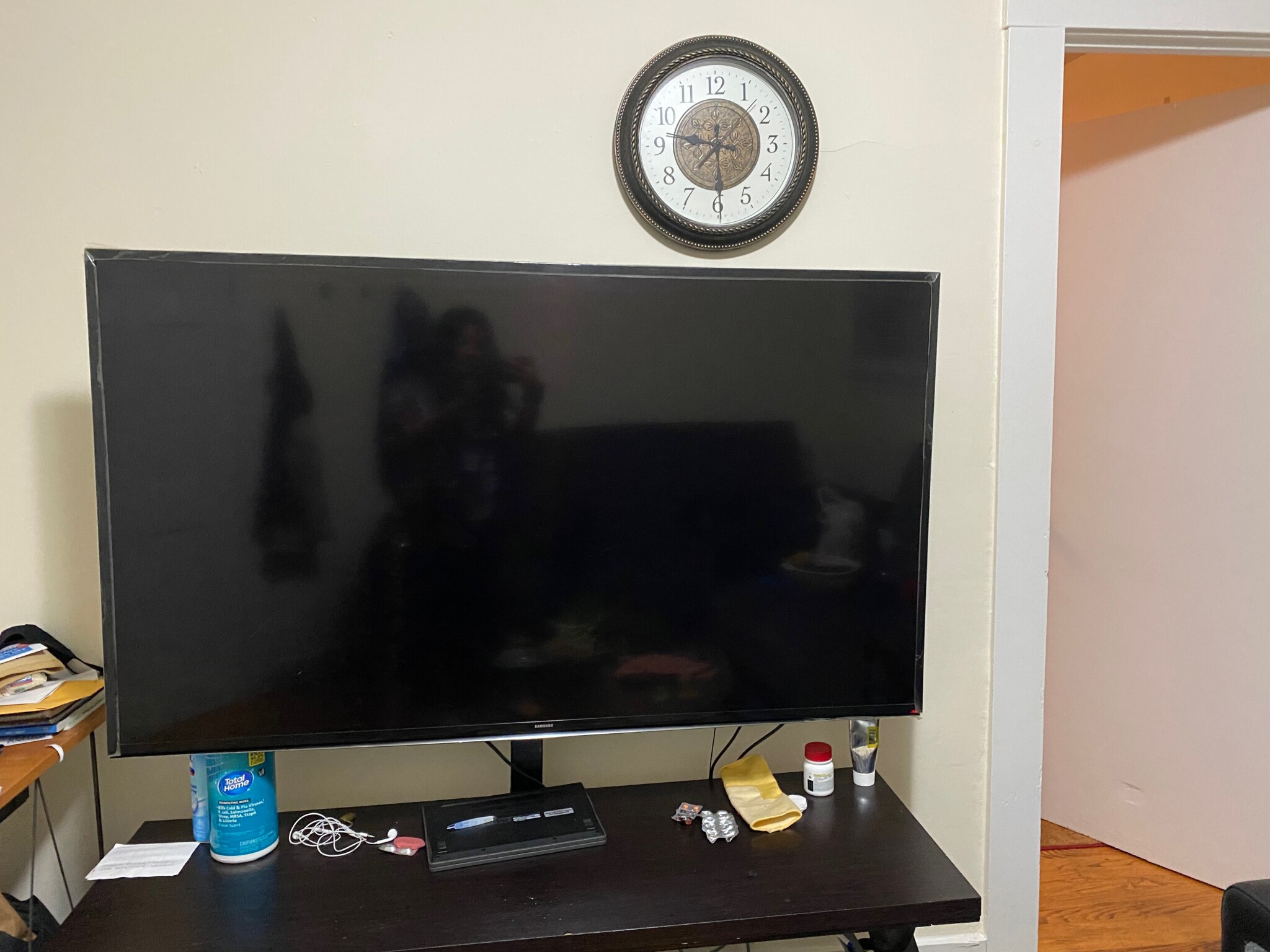2 bed, 1 bath apartment for rent at 17 Bay St Unit 2R, Riverside — photo 2 of 8