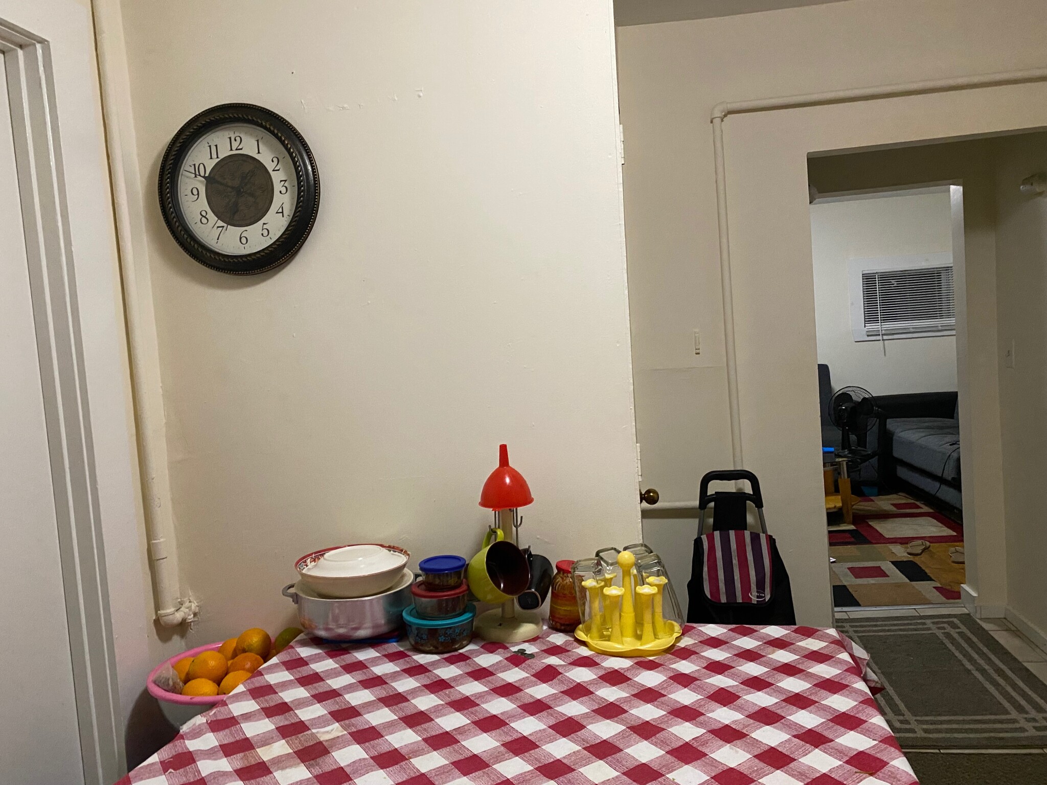 2 bed, 1 bath apartment for rent at 17 Bay St Unit 2R, Riverside — photo 6 of 8