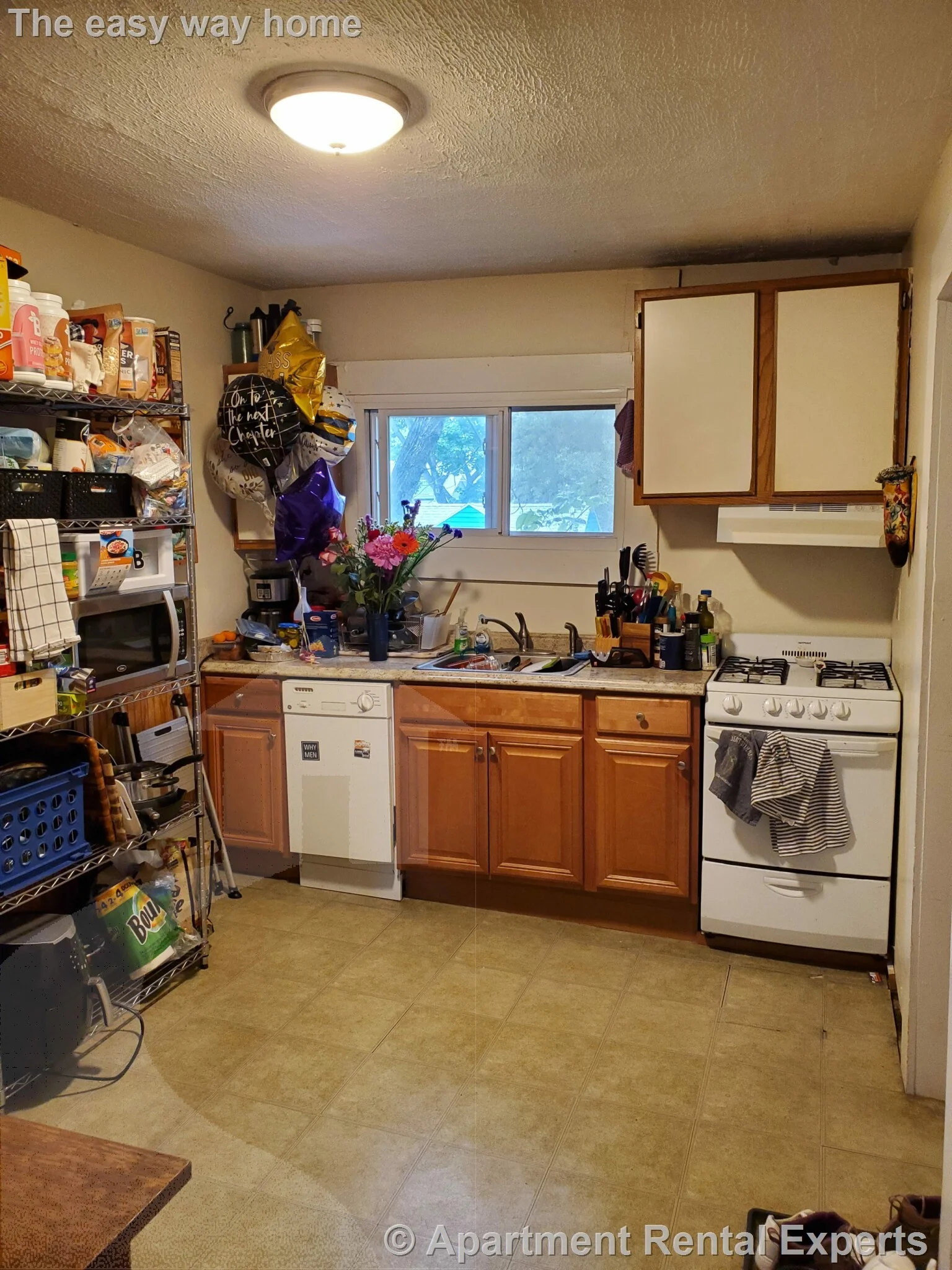 2 bed, 1 bath apartment for rent at 17 Bay St Unit 3L, Riverside — photo 2 of 11