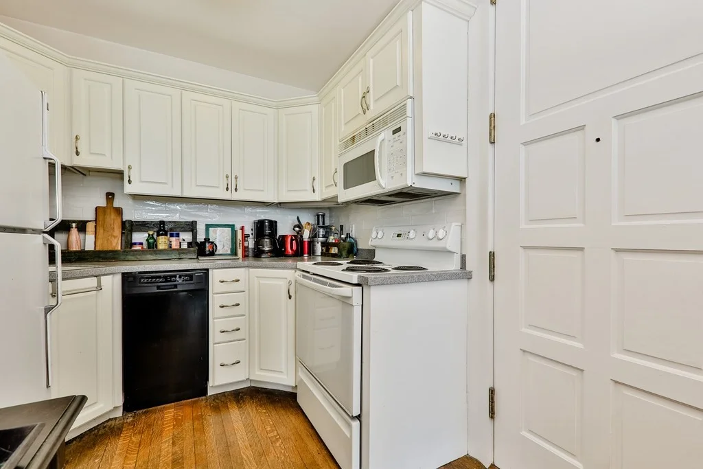 1 bed, 1 bath apartment for rent at 17 Bay State Rd Unit 1R, Fenway — photo 7 of 8