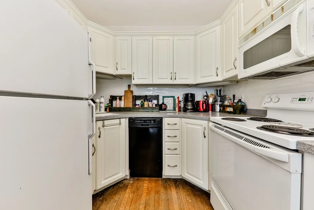1 bed, 1 bath apartment for rent at 17 Bay State Rd Unit 1R, Fenway — photo 6 of 8