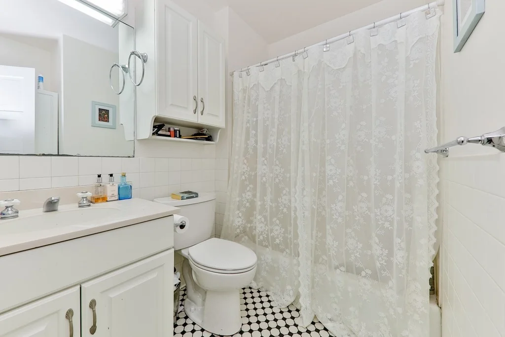 1 bed, 1 bath apartment for rent at 17 Bay State Rd Unit 1R, Fenway — photo 8 of 8