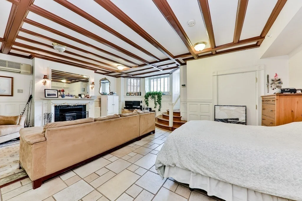 Studio bed, 1 bath apartment for rent at 17 Bay State Rd Unit G, Fenway — photo 2 of 6