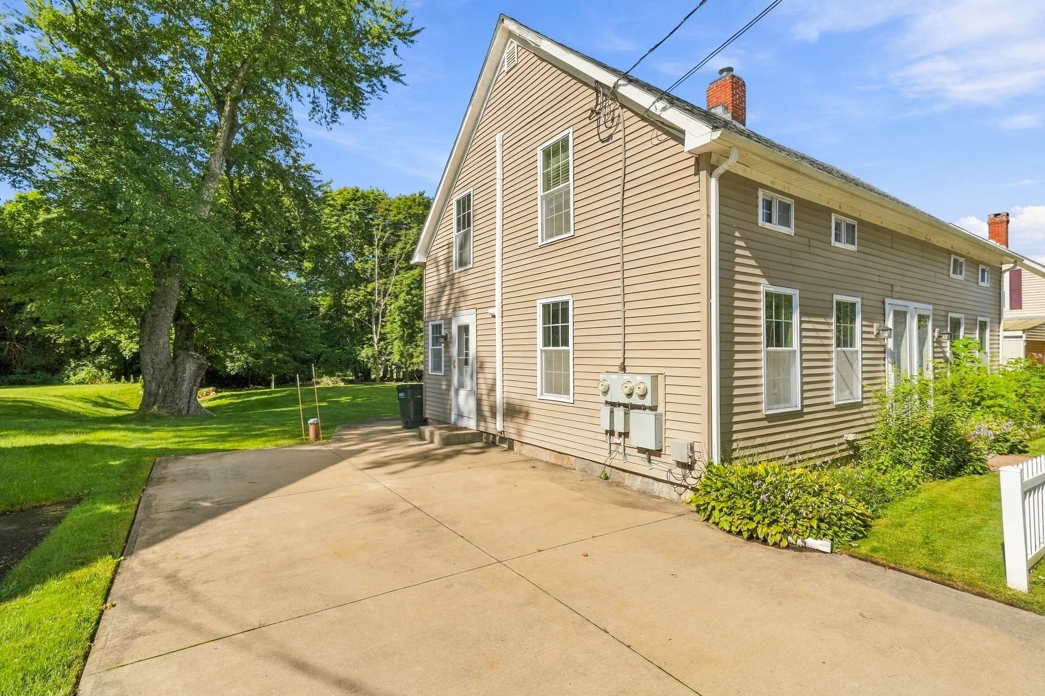 2 bed, 1 bath apartment for rent at 17 Beeden Rd Unit 1, Westport — photo 2 of 28