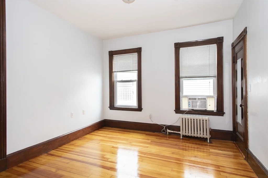 3 bed, 1 bath apartment for rent at 17 Bellflower St Unit 3, Dorchester — photo 4 of 13