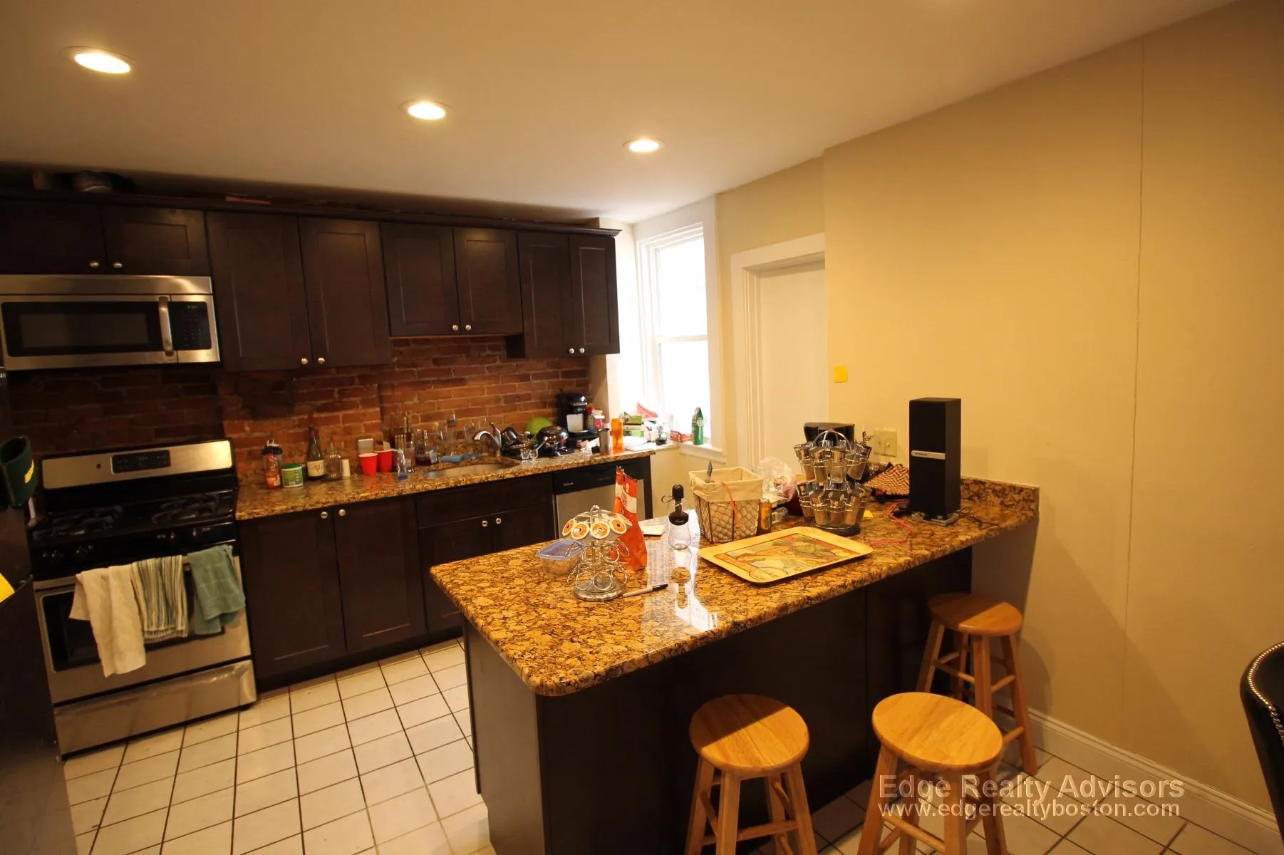 5 bed, 4+ bath apartment for rent at 17 Bennett St Unit 1, Brighton — photo 2 of 13